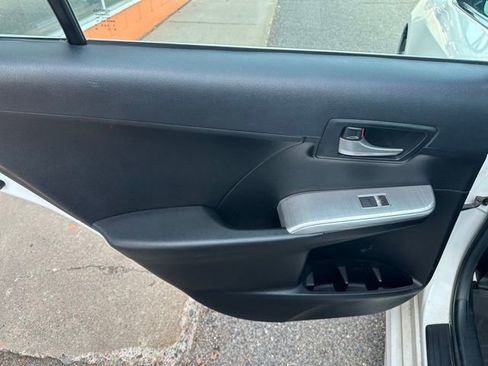 Used 2014 Toyota Camry SE image 18