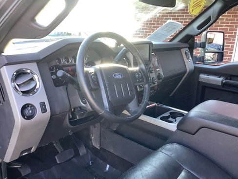 Used 2013 Ford F250 Lariat w/ Lariat Interior Pkg image 15