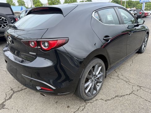 Used 2022 MAZDA MAZDA3 s FWD image 2
