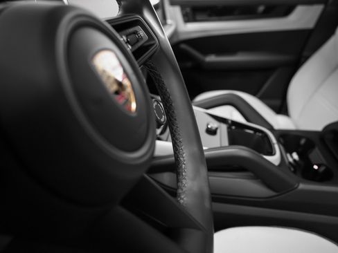 Used 2024 Porsche Cayenne image 28