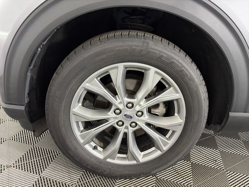 Used 2021 Ford Explorer Limited w/ Equipment Group 301A AWD/4WD image 13