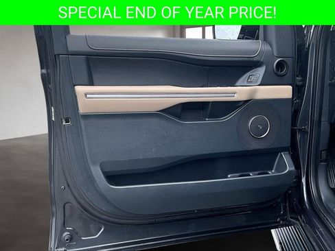 Used 2022 Ford Expedition Limited image 19