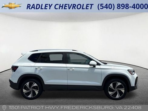 Used 2025 Volkswagen Taos SE AWD/4WD image 20