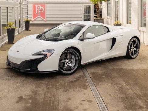 Used 2015 McLaren 650S Spider image 10