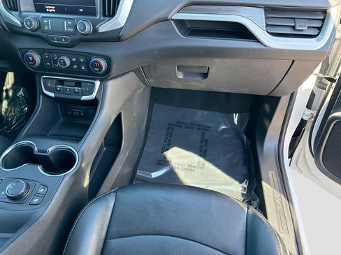 Used 2024 GMC Terrain SLT image 18