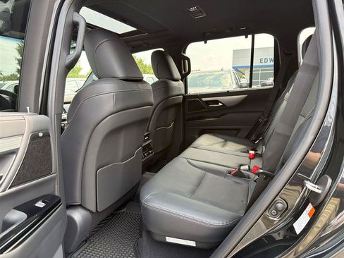 Used 2026 Lexus LX 600 F Sport w/ Accessory Package (2T) AWD/4WD image 16