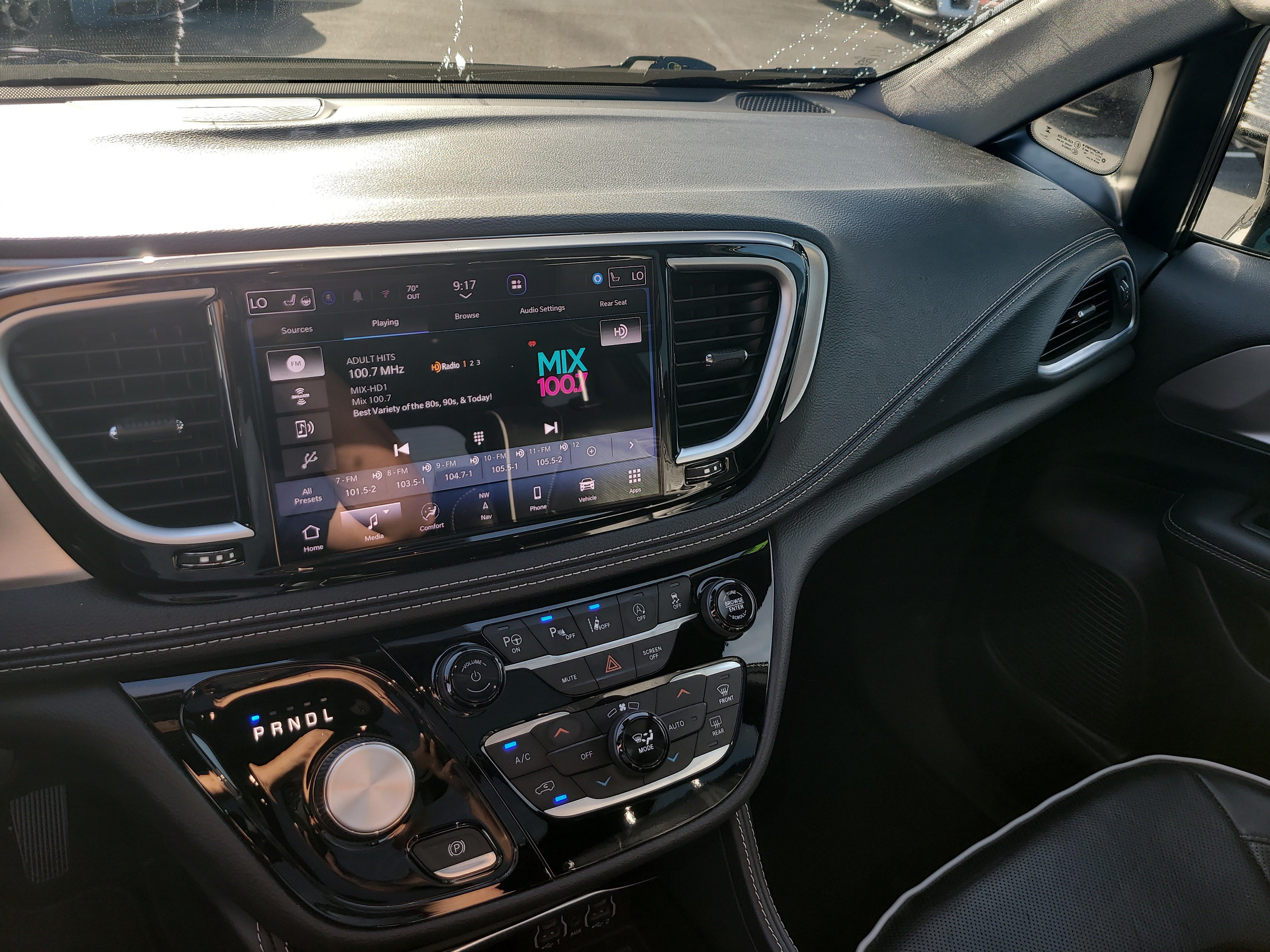 Used 2024 Chrysler Pacifica Limited w/ Uconnect Theater Family Group FWD image 20