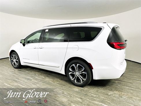 New 2026 Chrysler Pacifica Pinnacle w/ Trailer Tow Group image 10