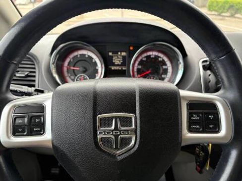 Used 2016 Dodge Grand Caravan SXT w/ Rear Park Assist Package image 25