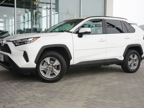 Used 2023 Toyota RAV4 LE AWD/4WD image 4
