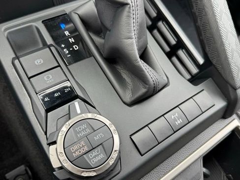 Certified 2025 Toyota 4Runner TRD Off-Road image 17