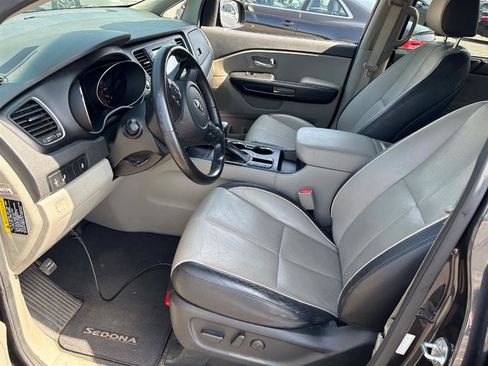 Used 2019 Kia Sedona EX FWD image 7