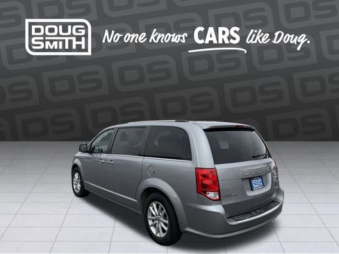 Used 2019 Dodge Grand Caravan SXT image 3