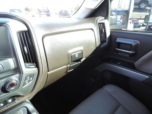 Used 2019 Chevrolet Silverado 2500 LTZ w/ Duramax Plus Package image 12