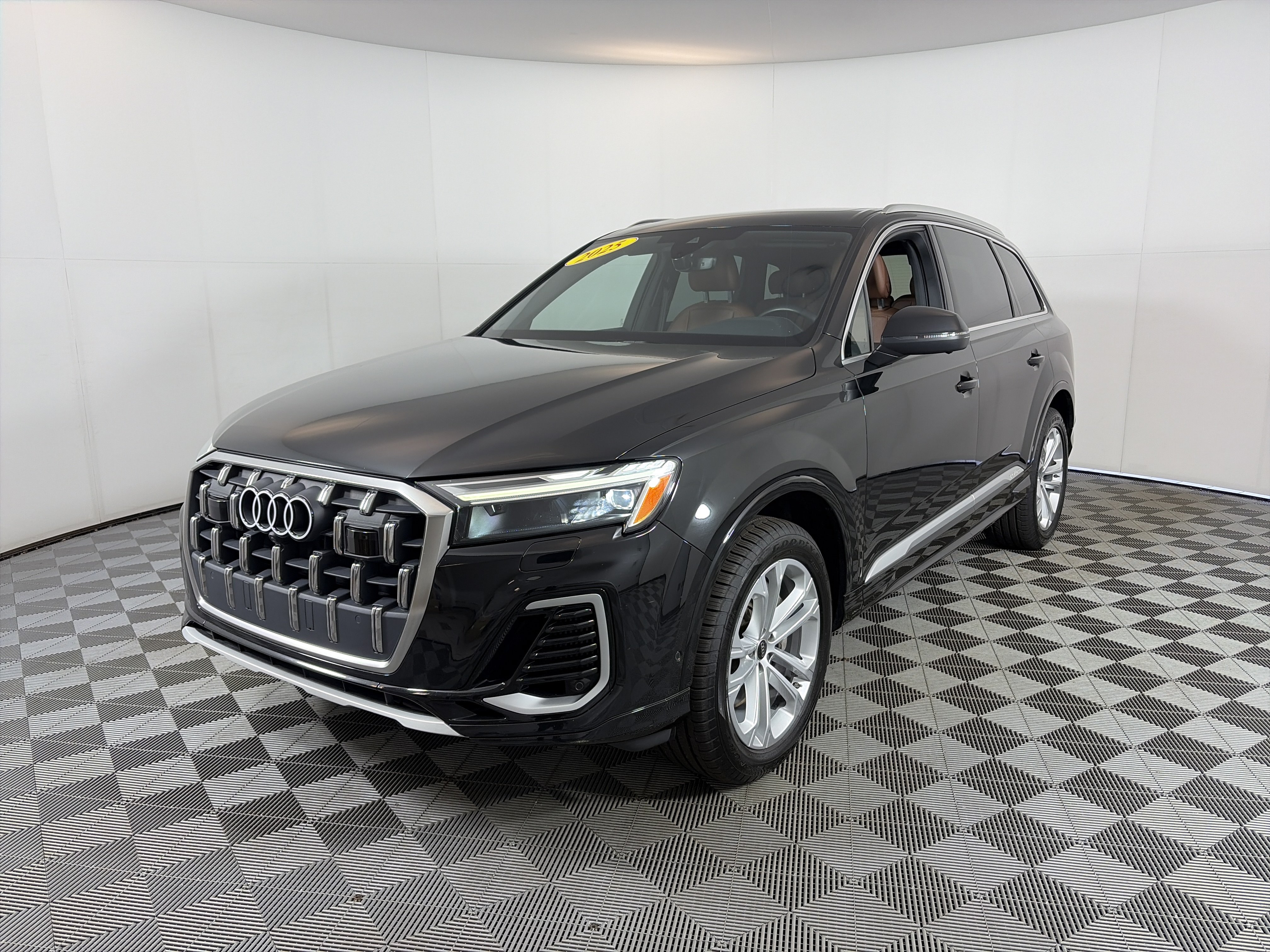 Used 2025 Audi Q7 3.0T Premium Plus AWD/4WD image 2