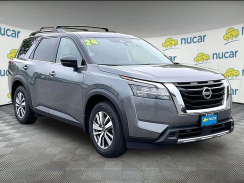 Used 2024 Nissan Pathfinder SL AWD/4WD image 1