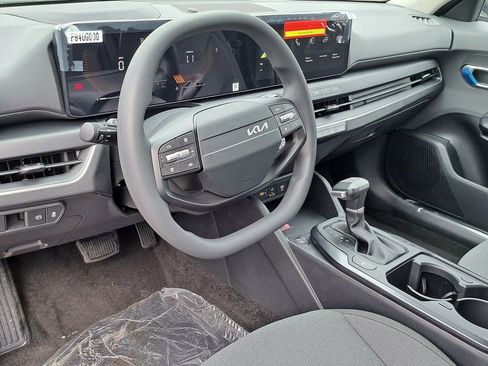 New 2025 Kia K4 LX image 7