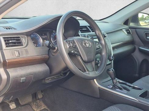Used 2016 Toyota Camry LE FWD image 2