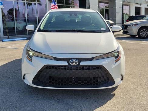 Used 2022 Toyota Corolla LE FWD image 2