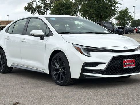 Certified 2025 Toyota Corolla SE FWD image 3