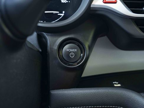 Used 2025 Toyota Sienna XLE FWD image 21