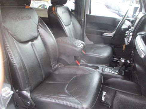 Used 2013 Jeep Wrangler Rubicon image 8