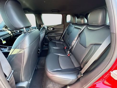 New 2026 Jeep Compass Latitude image 16