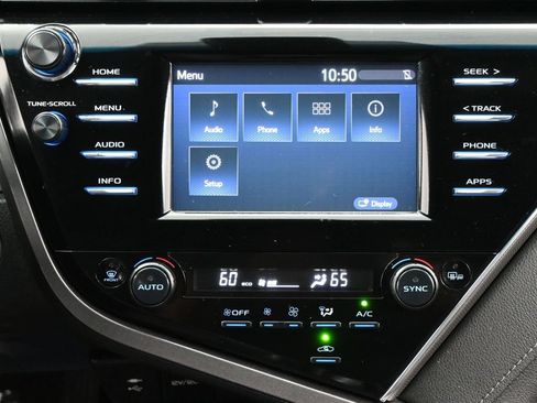 Used 2018 Toyota Camry XSE FWD image 8