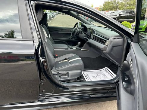 Used 2025 Toyota Camry SE AWD/4WD image 11