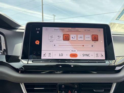 New 2026 Volkswagen Atlas Peak Edition AWD/4WD image 24