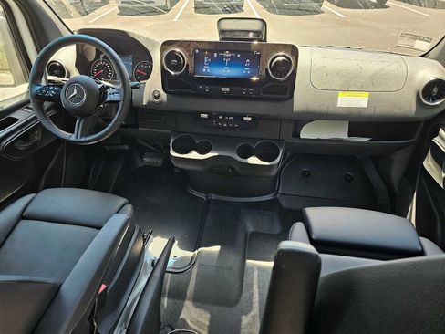 Used 2026 Mercedes-Benz Sprinter 2500 image 14