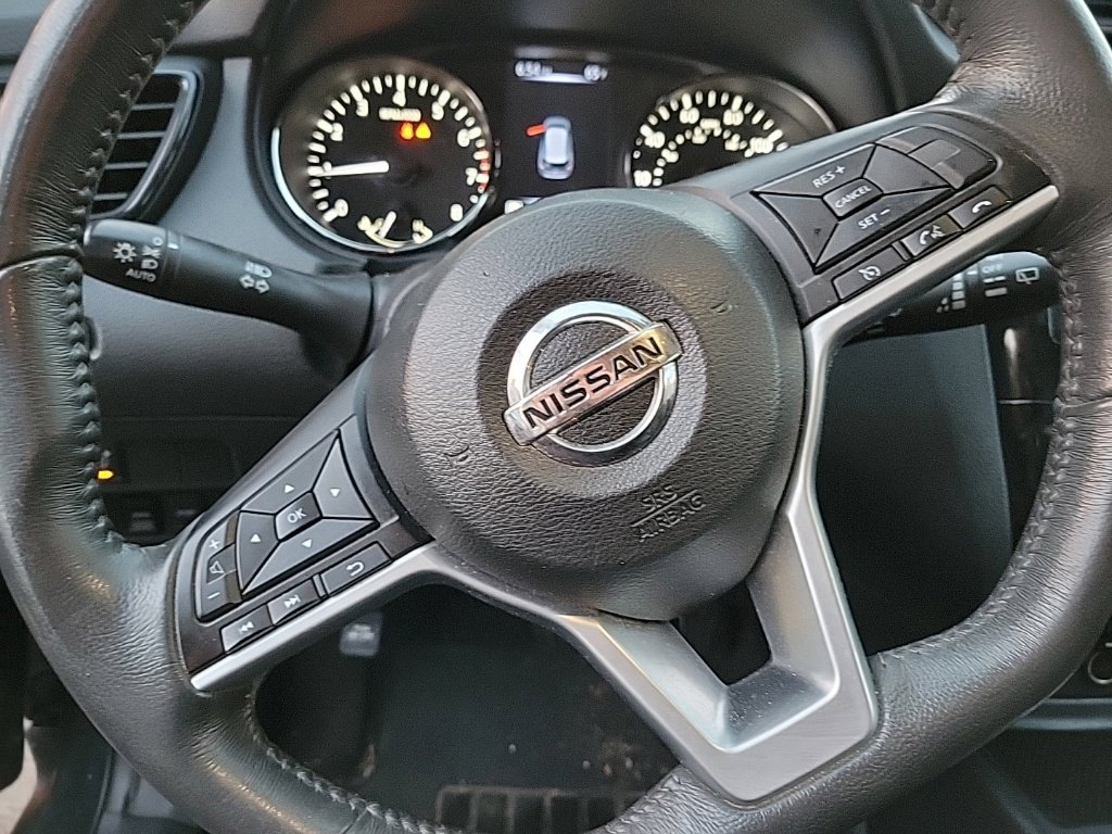 Used 2017 Nissan Rogue SV AWD/4WD image 9