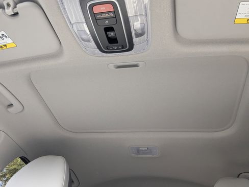 Certified 2025 Hyundai Elantra Limited image 12