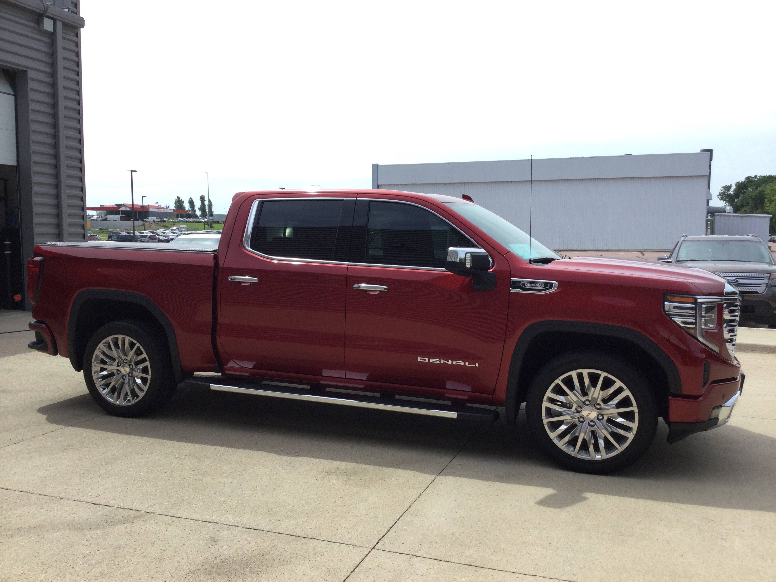 Used 2024 GMC Sierra 1500 Denali w/ Technology Package AWD/4WD image 4