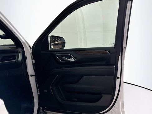 Used 2023 Chevrolet Suburban Premier image 33