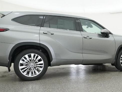 New 2026 Toyota Highlander Platinum AWD/4WD image 26