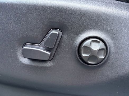 New 2026 Chrysler Pacifica Limited w/ Uconnect Theater Family Group image 13