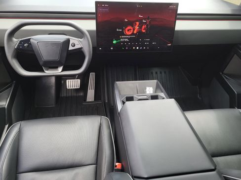 Used 2024 Tesla Cybertruck AWD Crew Cab image 15