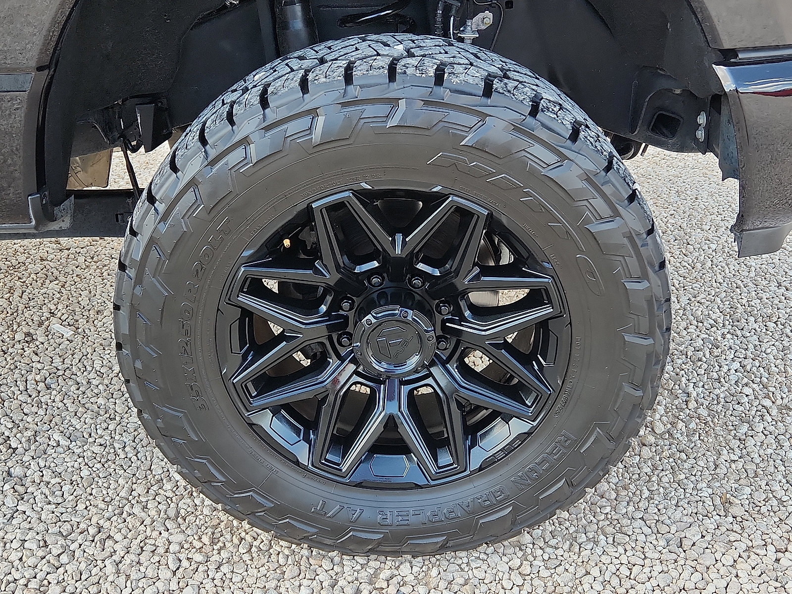 Used 2025 Ford F250 Platinum w/ Tremor Off-Road Package AWD/4WD image 7