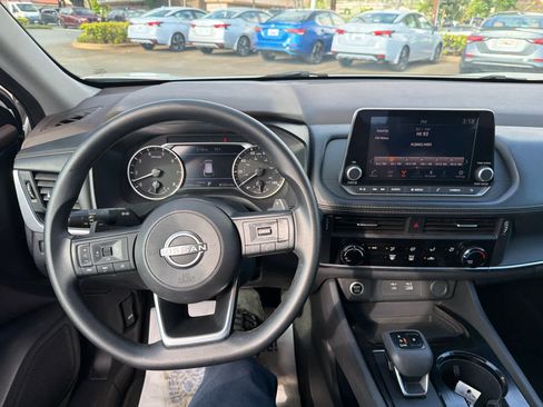 Used 2023 Nissan Rogue S image 8