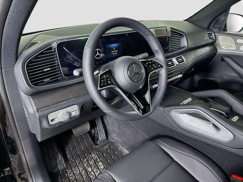 New 2026 Mercedes-Benz GLS 450 4MATIC image 9