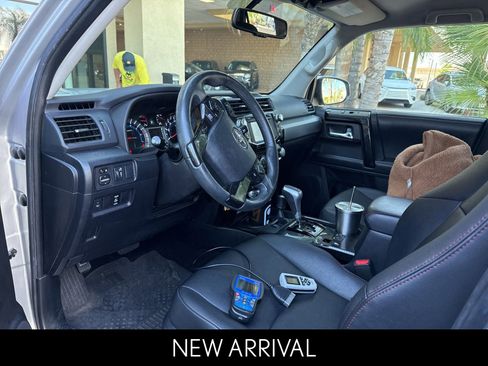 Used 2019 Toyota 4Runner TRD Off-Road Premium w/ Convenience Package AWD/4WD image 5