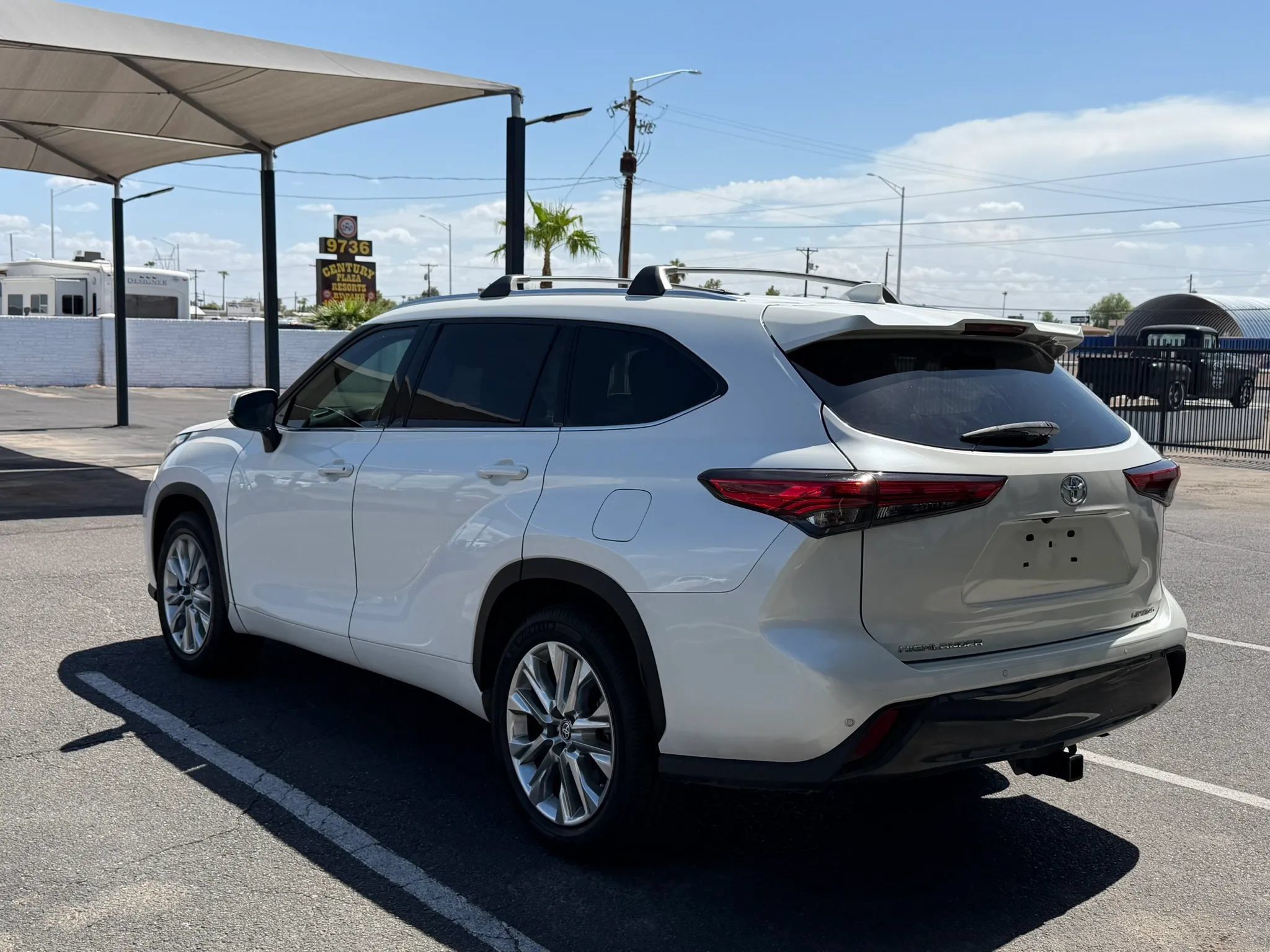 Used 2020 Toyota Highlander Limited FWD image 5