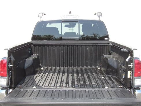 Used 2023 Toyota Tacoma TRD Off-Road AWD/4WD image 8