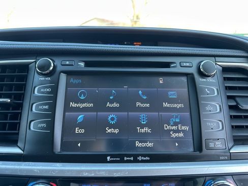 Used 2017 Toyota Highlander XLE AWD/4WD image 32