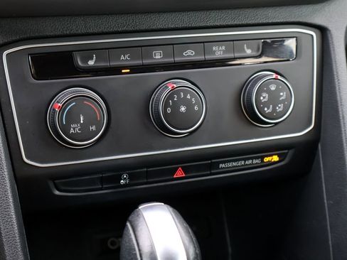 Used 2018 Volkswagen Atlas SE FWD image 32