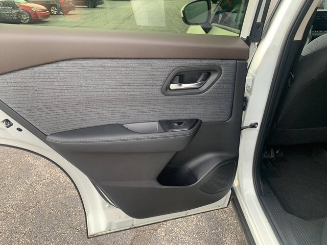 Used 2023 Nissan Rogue SV AWD/4WD image 33