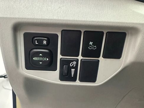 Used 2013 Toyota Prius Three w/ Solar Roof Pkg image 12