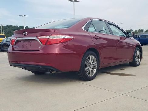 Used 2017 Toyota Camry SE w/ Moonroof Package FWD image 4