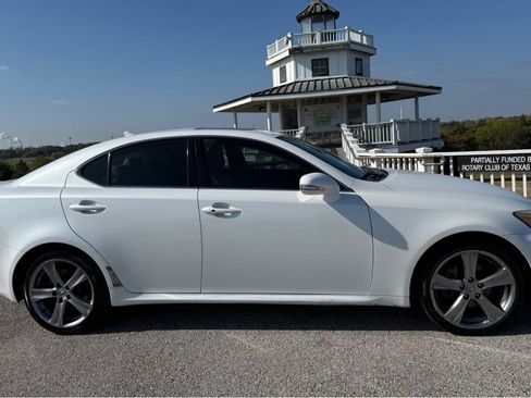 Used 2012 Lexus IS 250 w/ Premium Pkg Value Edition RWD image 4